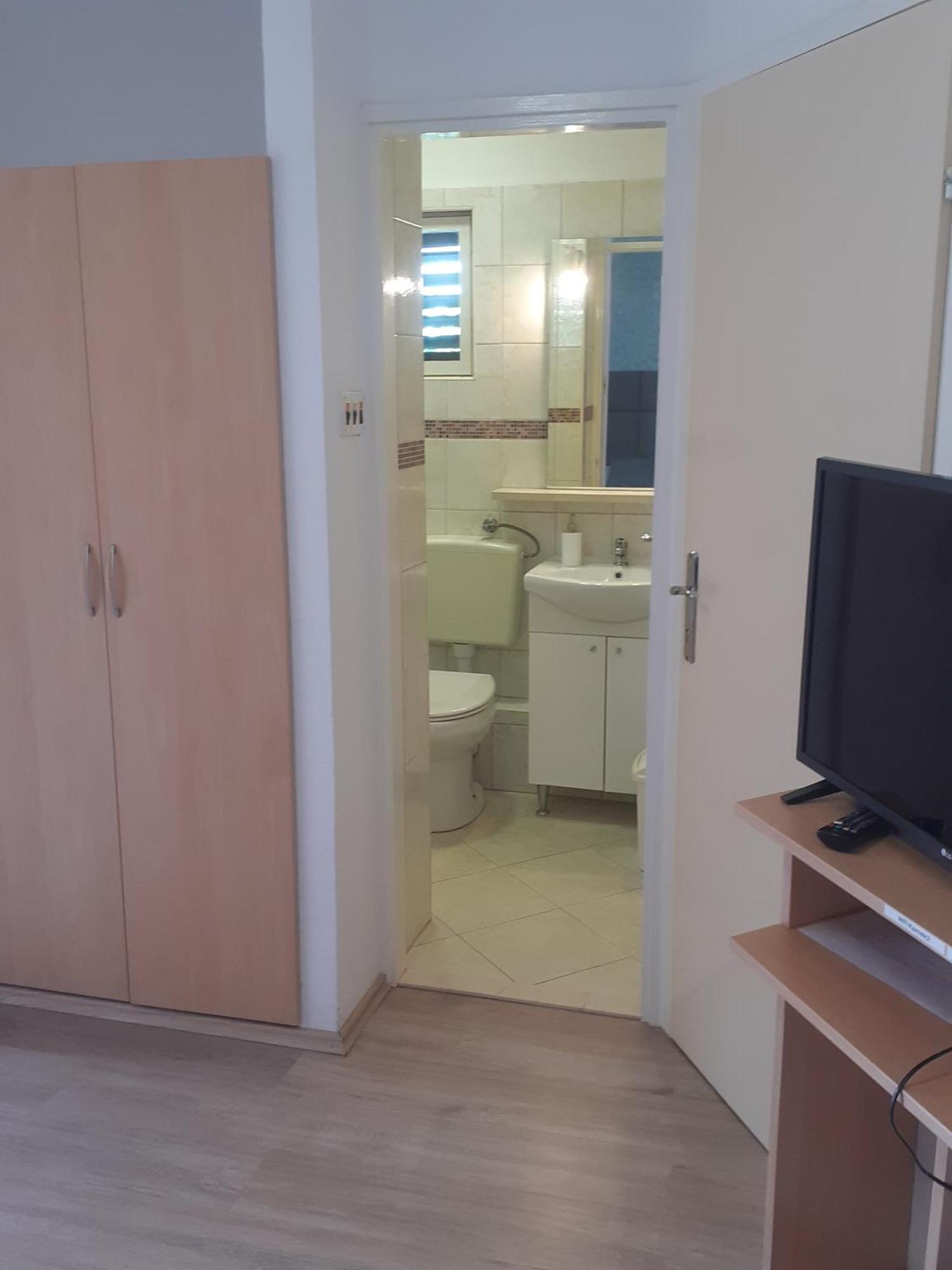 Guesthouse Apartment Bozica Bol Bagian luar foto