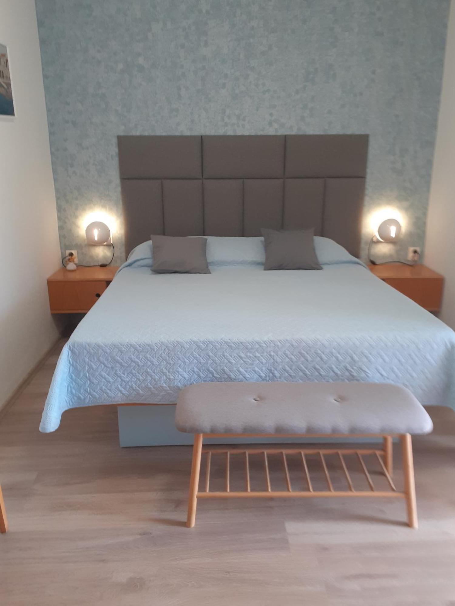 Guesthouse Apartment Bozica Bol Bagian luar foto